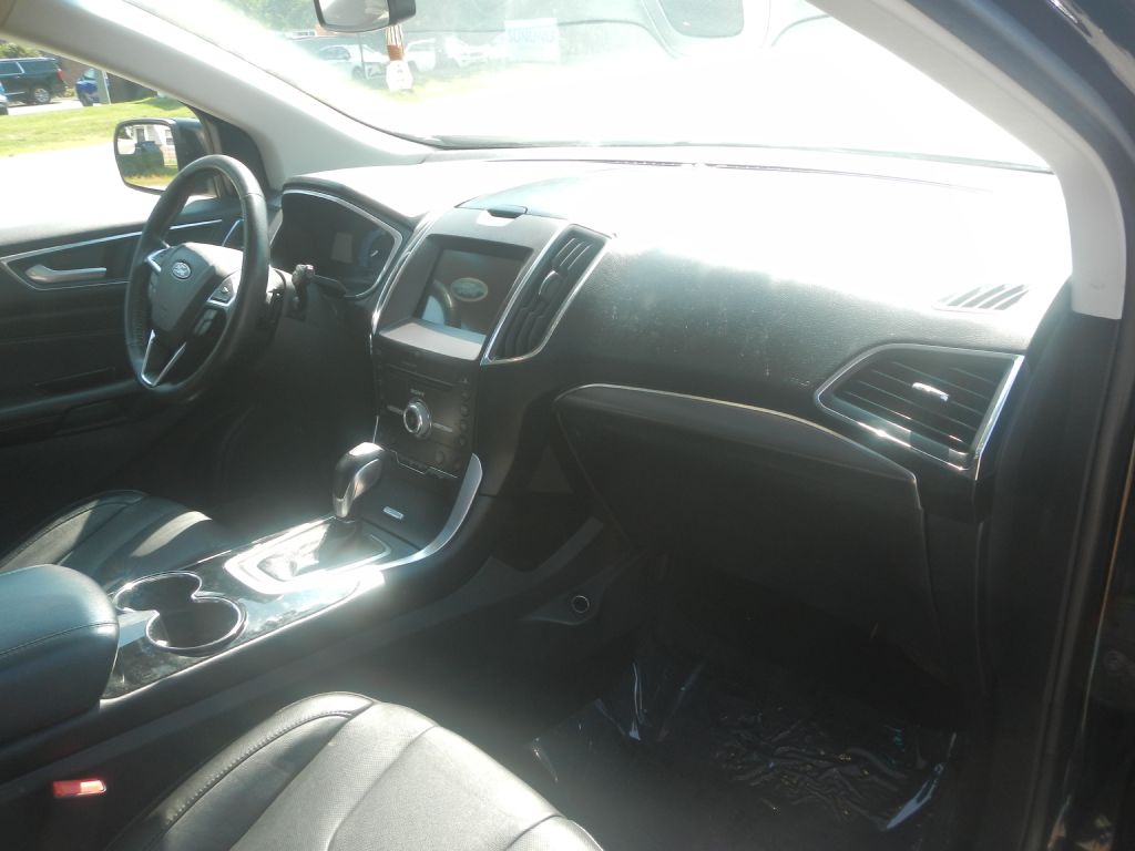 Photo 3 of this FORD EDGE AWD