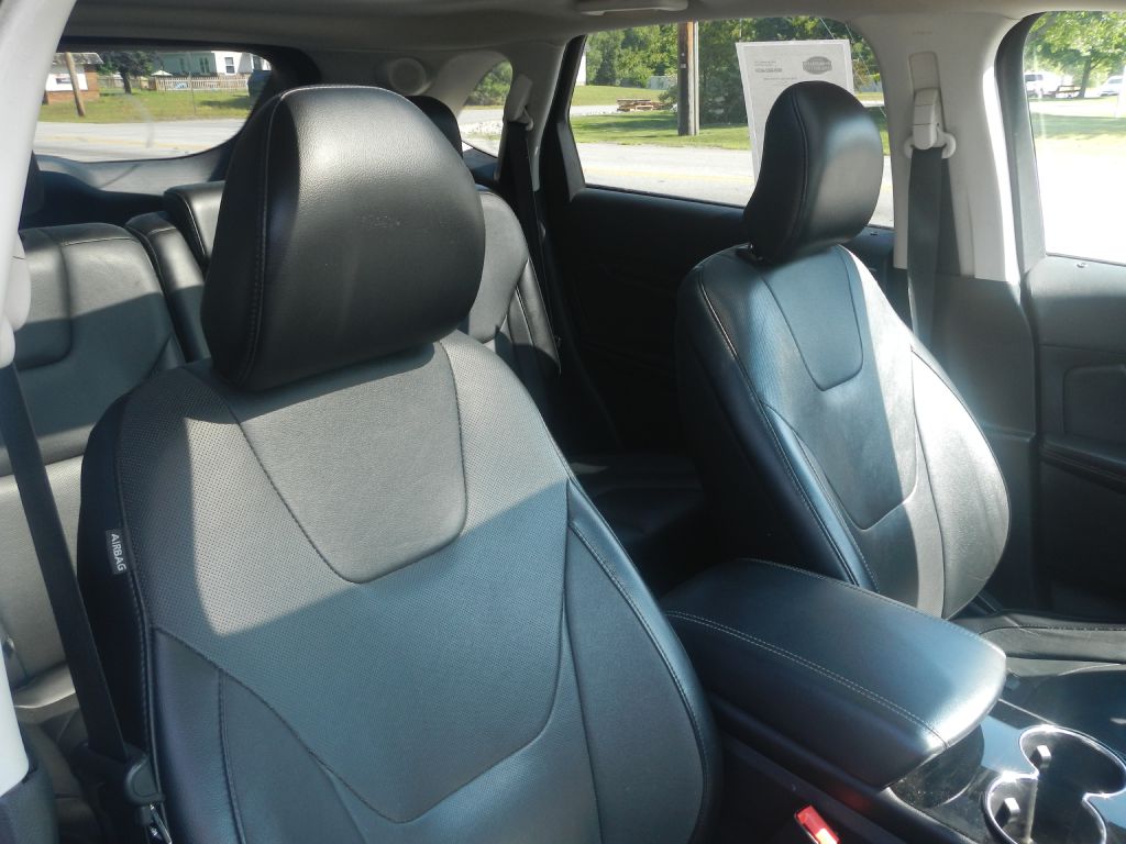 Photo 4 of this FORD EDGE AWD