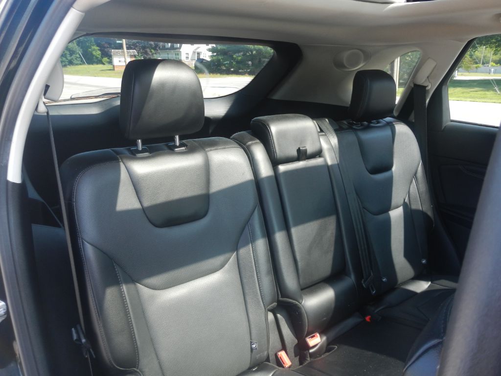 Photo 5 of this FORD EDGE AWD