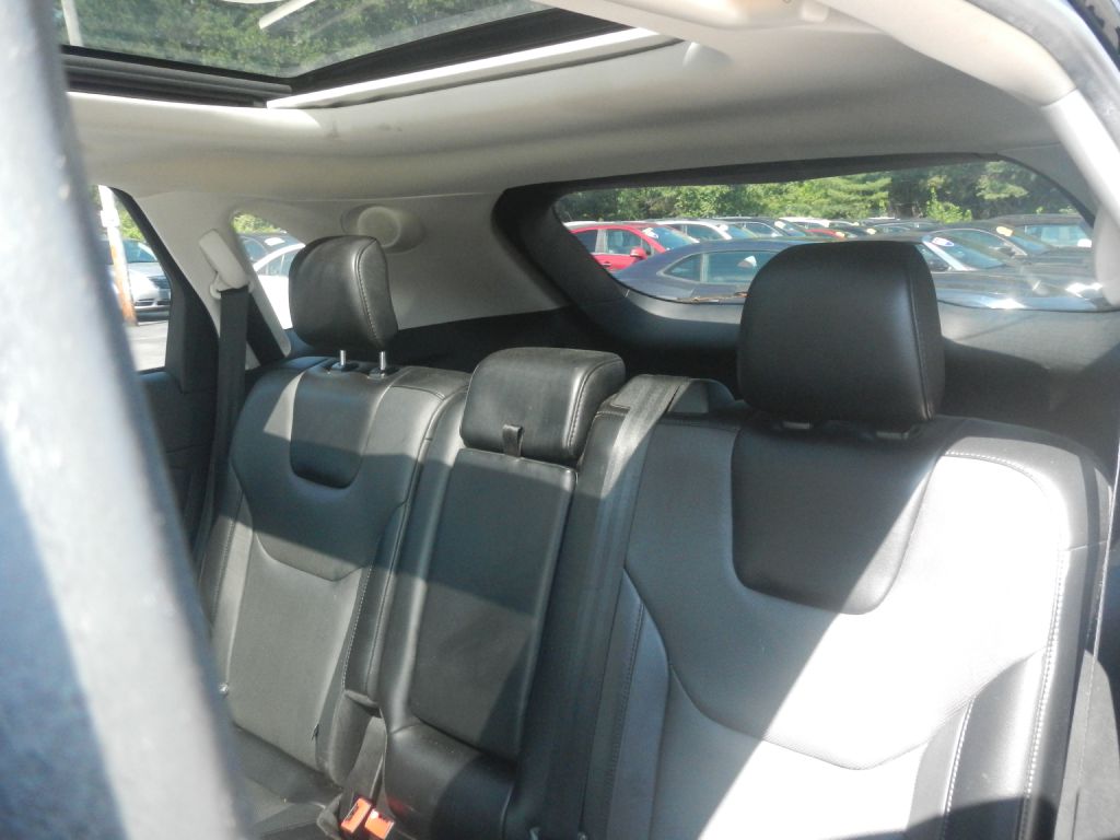 Photo 7 of this FORD EDGE AWD