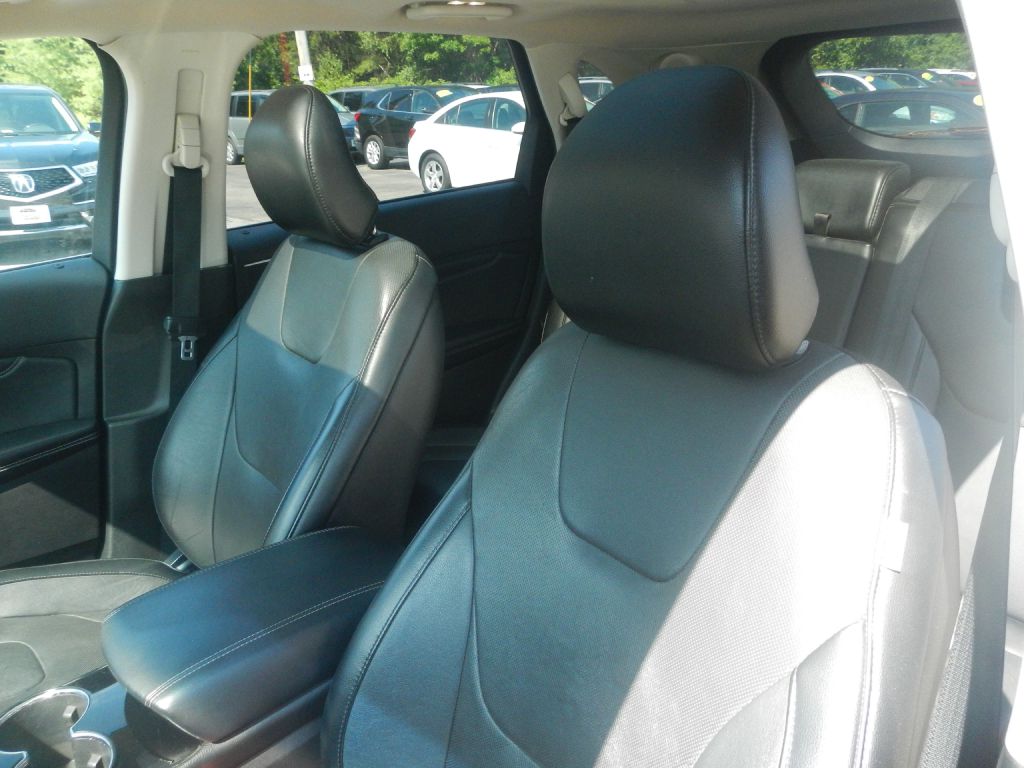 Photo 8 of this FORD EDGE AWD