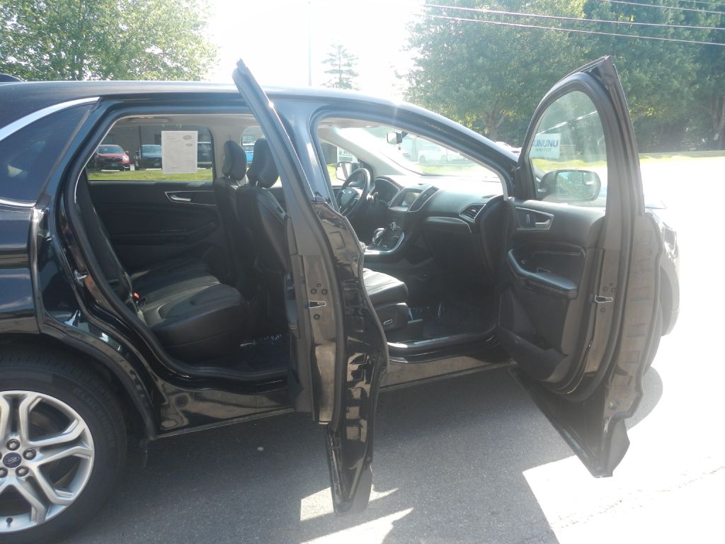 Photo 12 of this FORD EDGE AWD