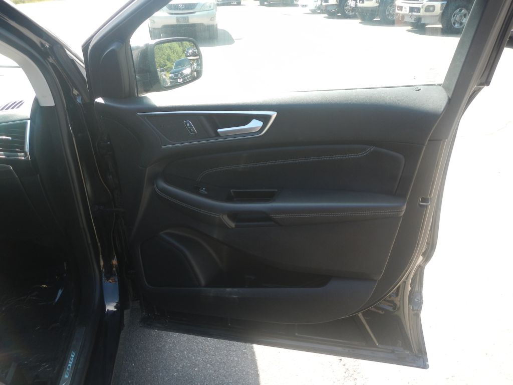 Photo 13 of this FORD EDGE AWD