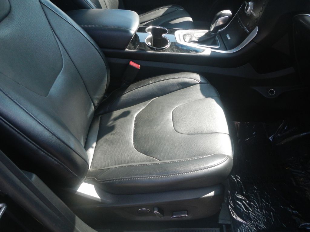 Photo 14 of this FORD EDGE AWD