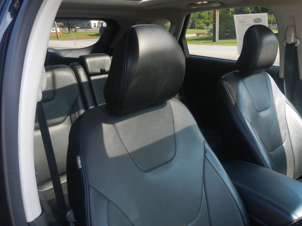 Photo 15 of this FORD EDGE AWD
