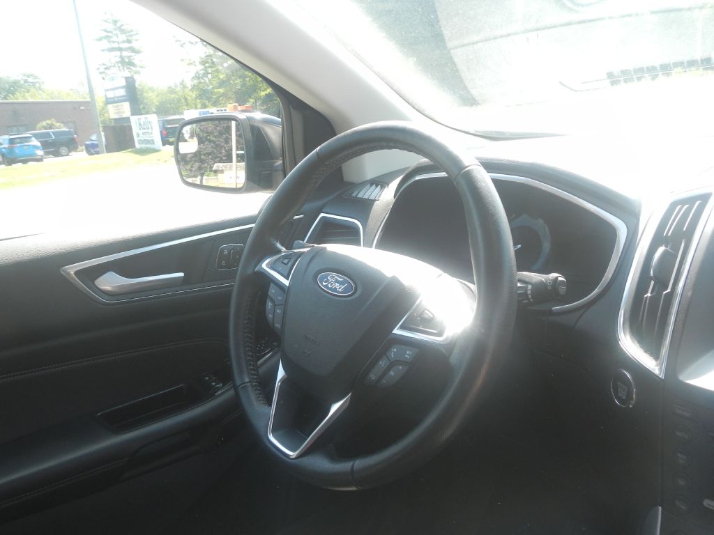 Photo 16 of this FORD EDGE AWD