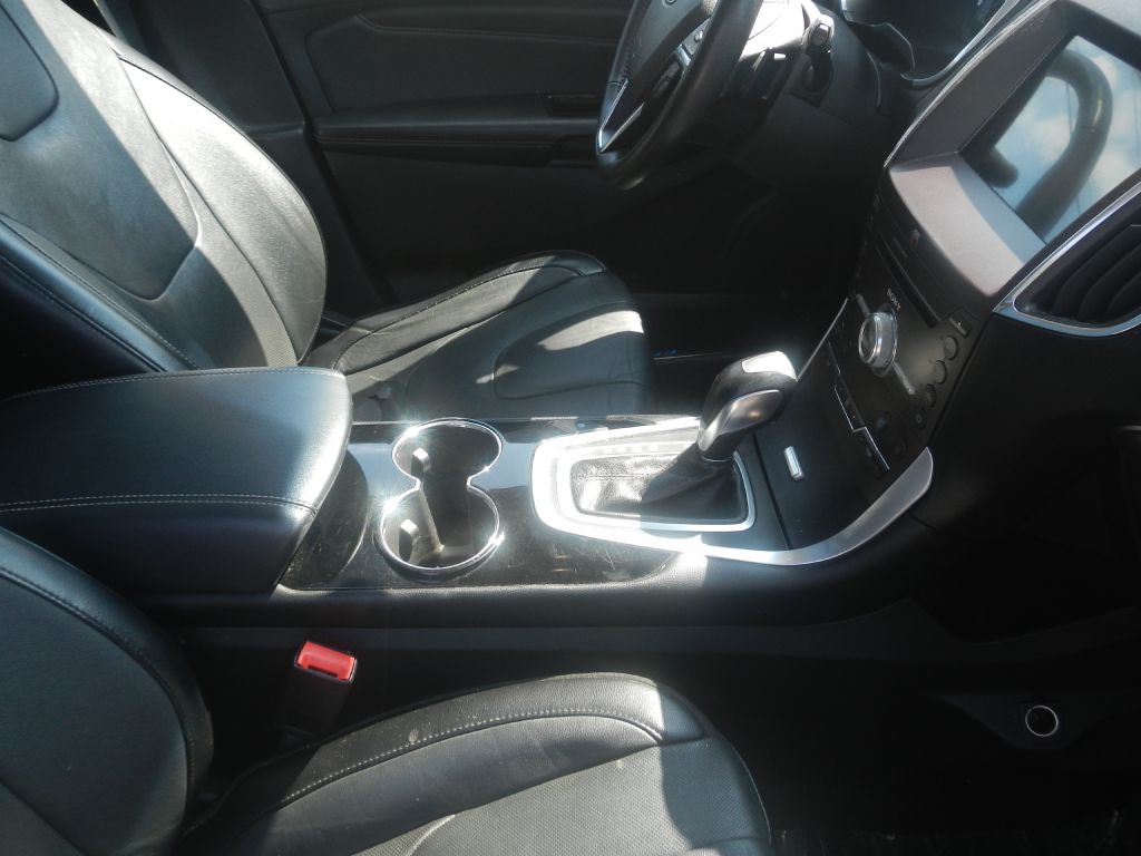 Photo 18 of this FORD EDGE AWD