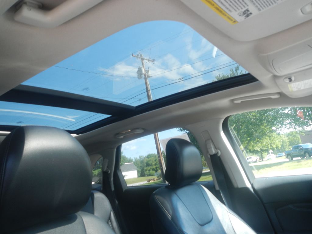 Photo 19 of this FORD EDGE AWD