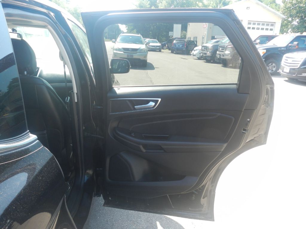 Photo 20 of this FORD EDGE AWD