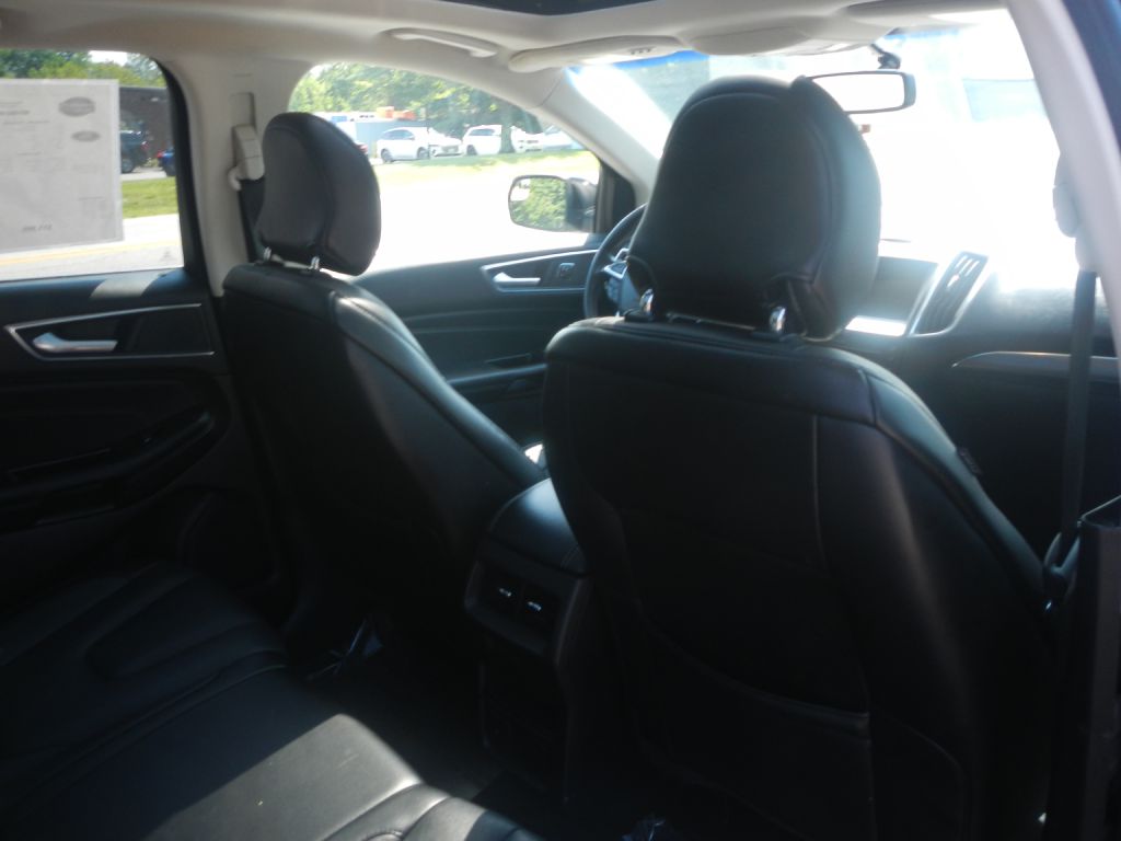 Photo 21 of this FORD EDGE AWD