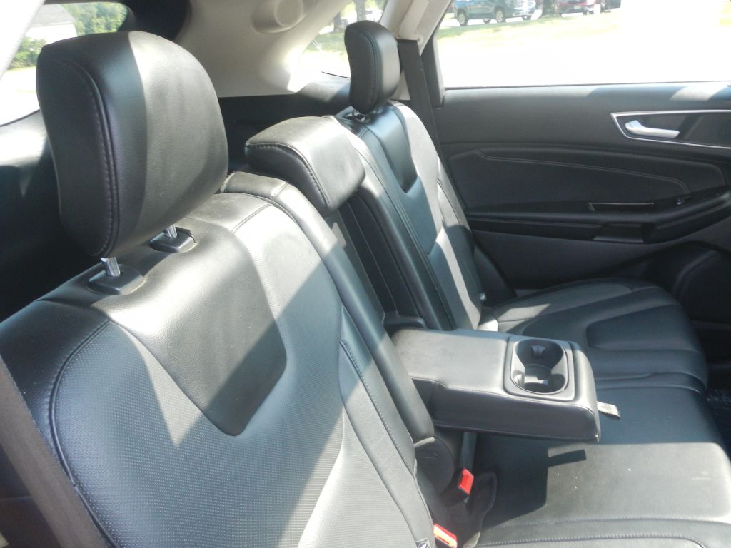 Photo 25 of this FORD EDGE AWD