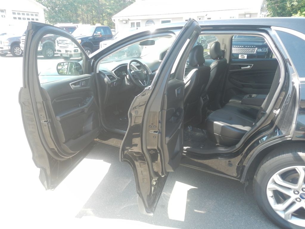 Photo 37 of this FORD EDGE AWD