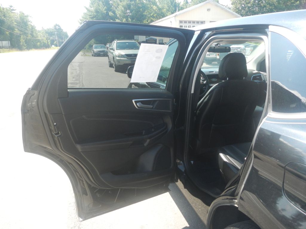 Photo 38 of this FORD EDGE AWD