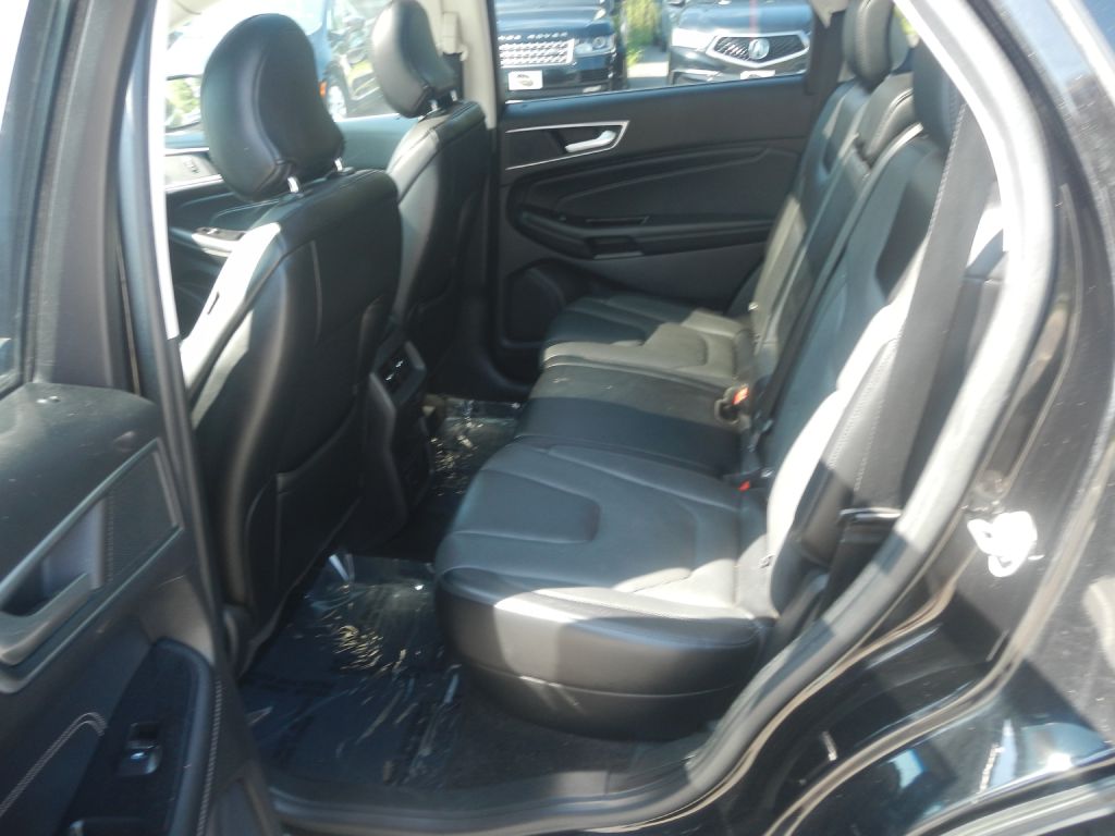 Photo 39 of this FORD EDGE AWD