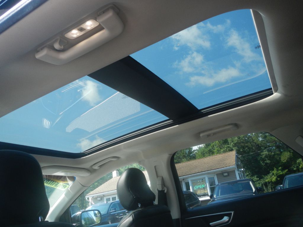 Photo 41 of this FORD EDGE AWD