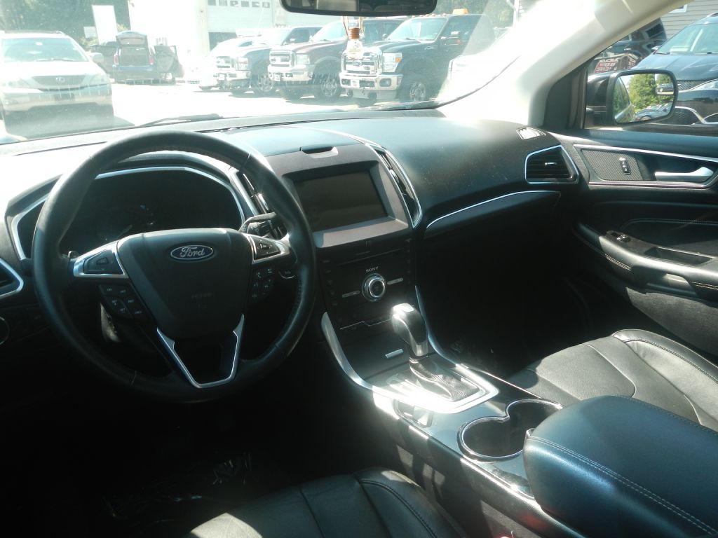 Photo 43 of this FORD EDGE AWD