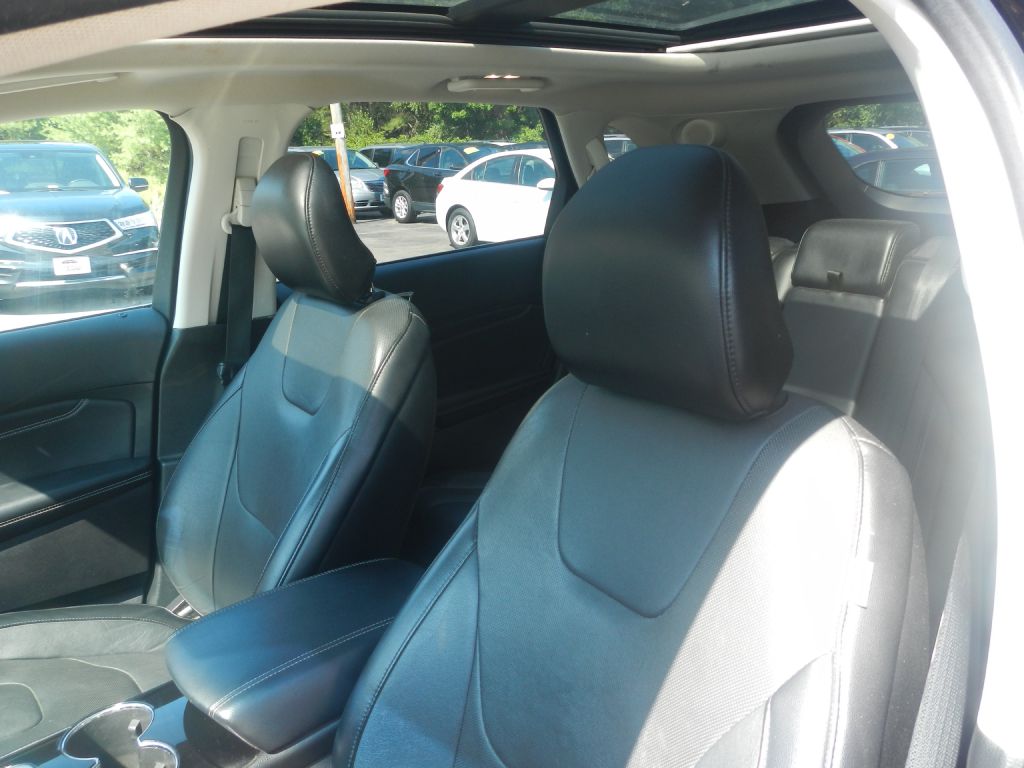 Photo 48 of this FORD EDGE AWD
