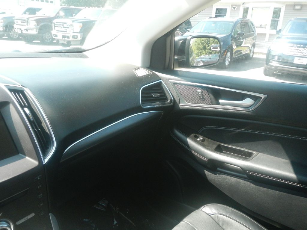Photo 50 of this FORD EDGE AWD