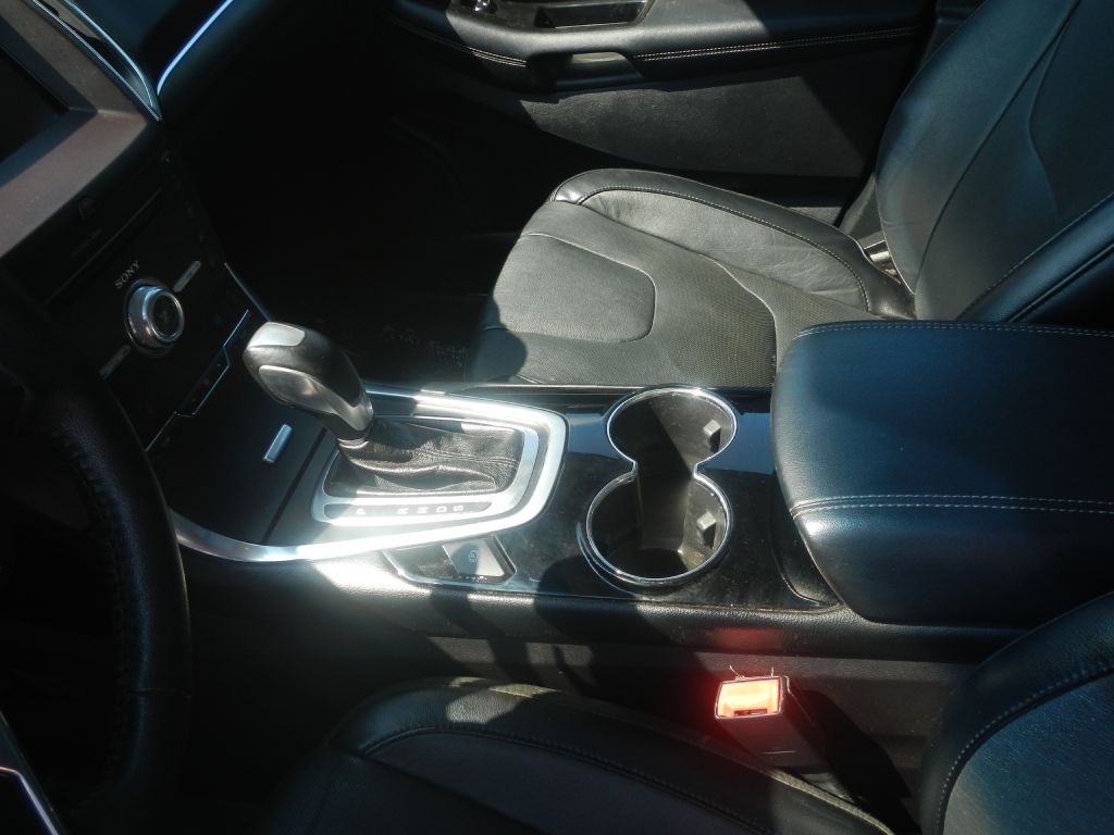 Photo 52 of this FORD EDGE AWD