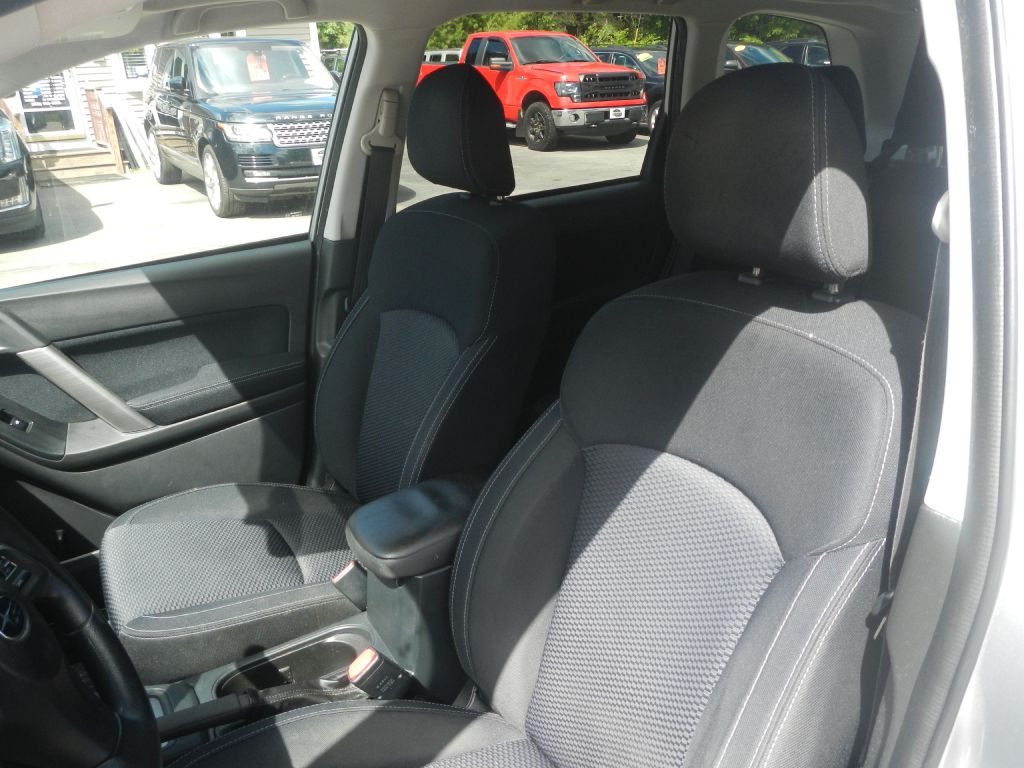 Photo 4 of this SUBARU FORESTER AWD
