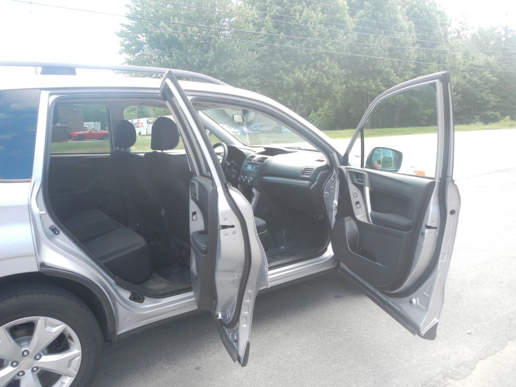 Photo 16 of this SUBARU FORESTER AWD