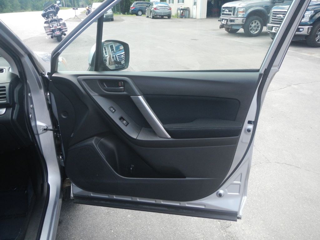 Photo 18 of this SUBARU FORESTER AWD