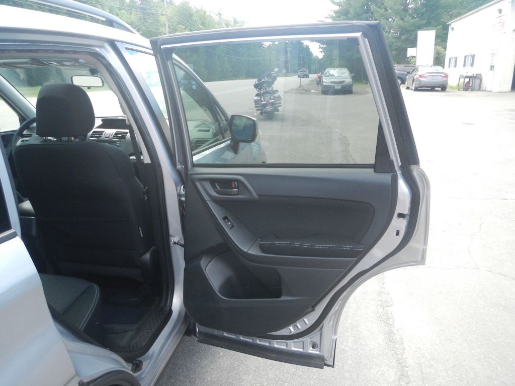 Photo 25 of this SUBARU FORESTER AWD