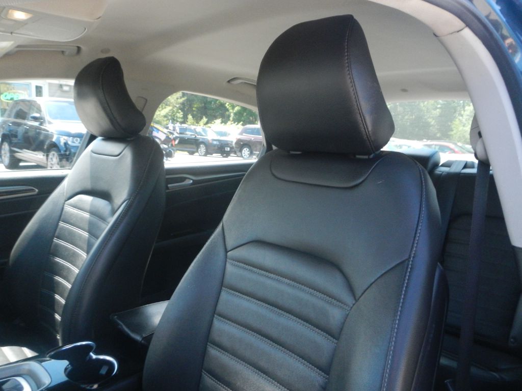 Photo 4 of this FORD FUSION