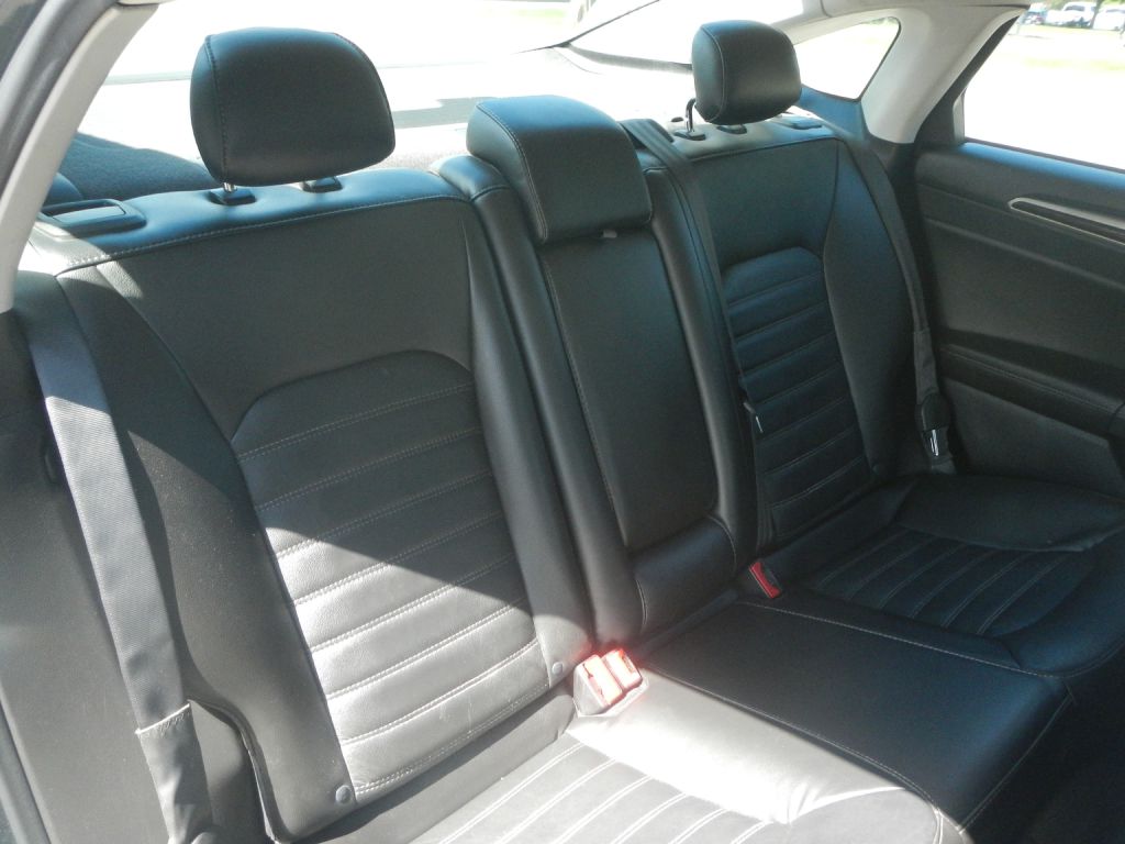 Photo 8 of this FORD FUSION