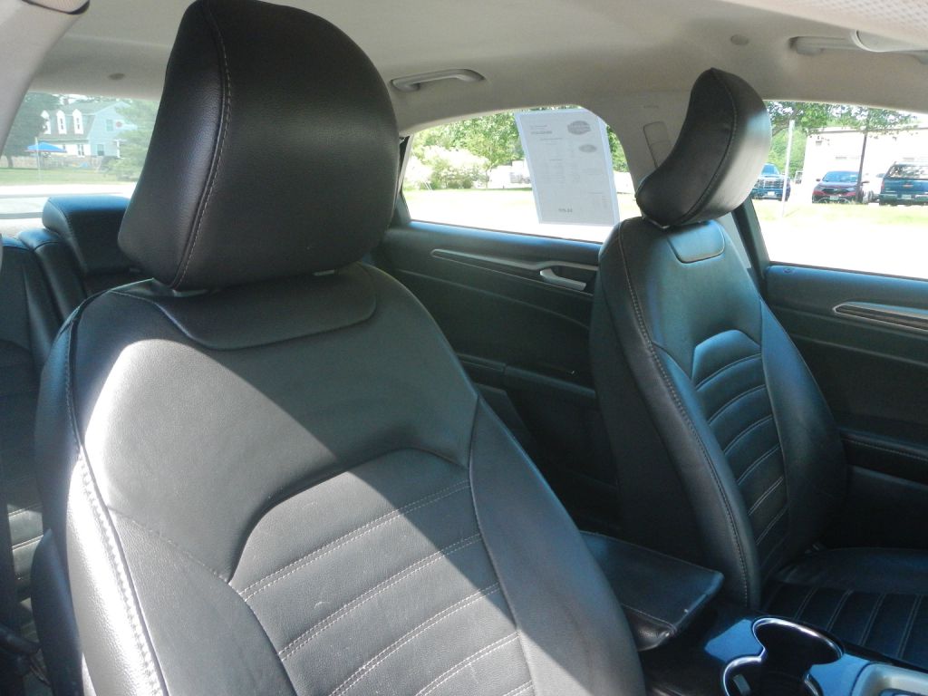 Photo 9 of this FORD FUSION