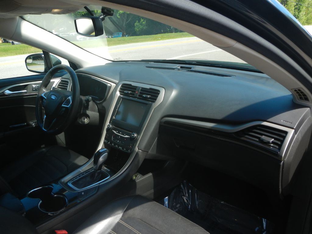 Photo 10 of this FORD FUSION