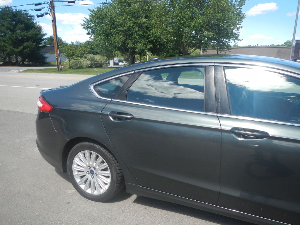Photo 13 of this FORD FUSION