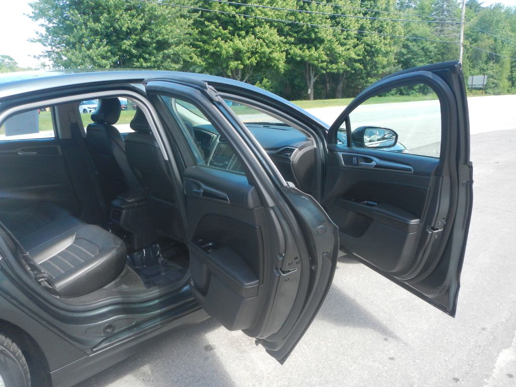 Photo 16 of this FORD FUSION