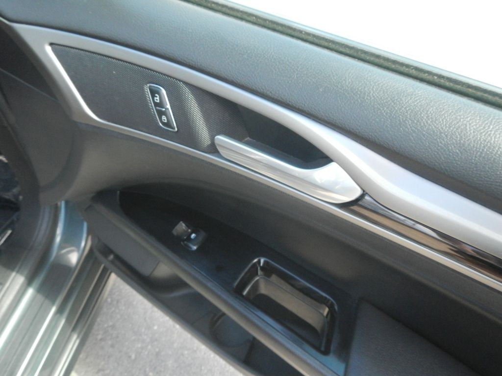 Photo 19 of this FORD FUSION