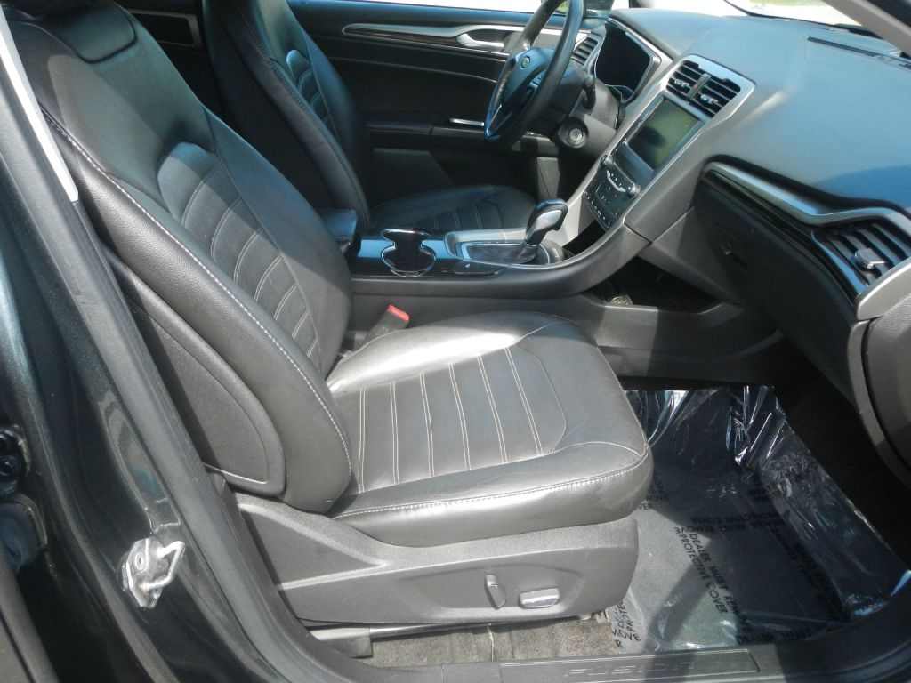 Photo 20 of this FORD FUSION