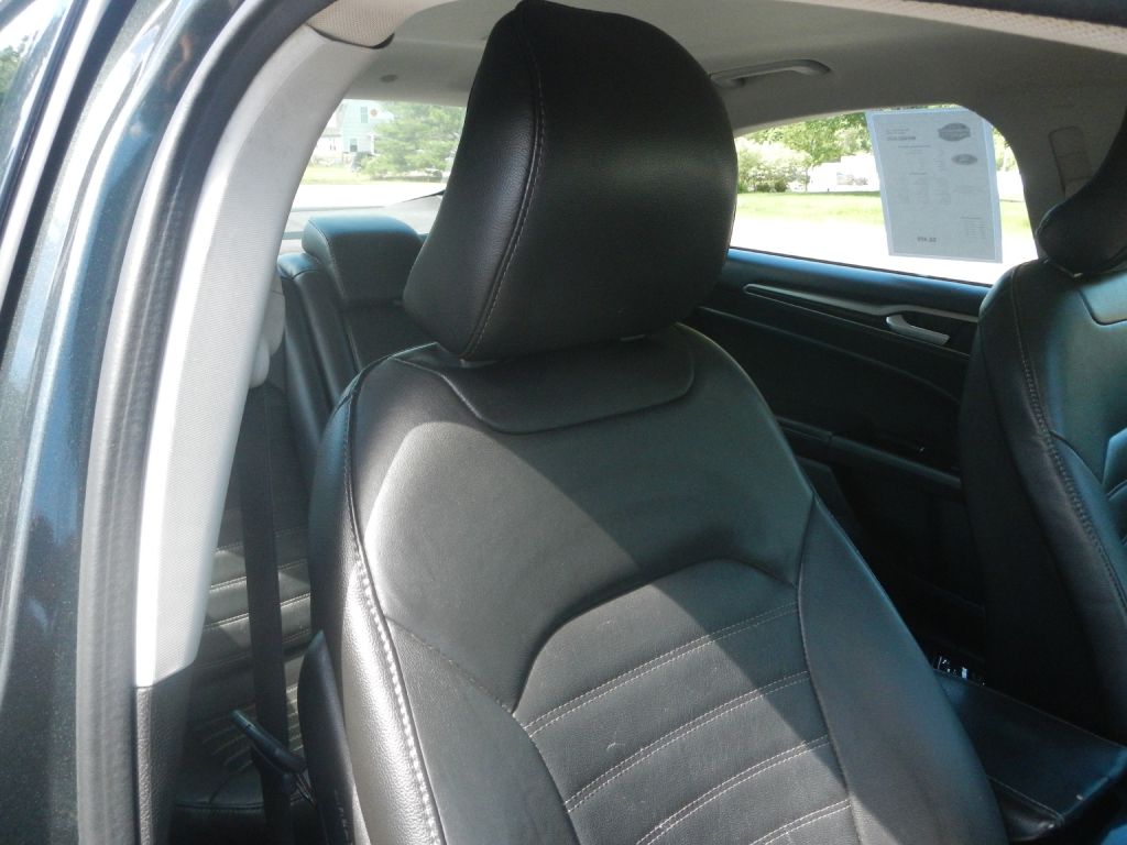 Photo 21 of this FORD FUSION