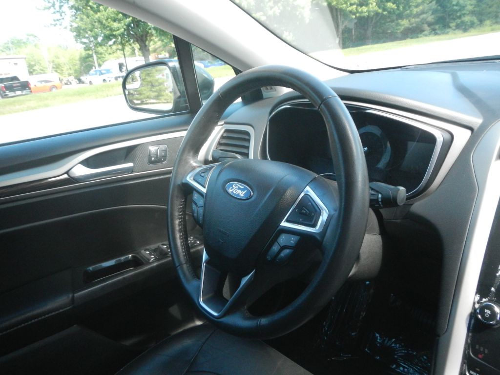 Photo 22 of this FORD FUSION