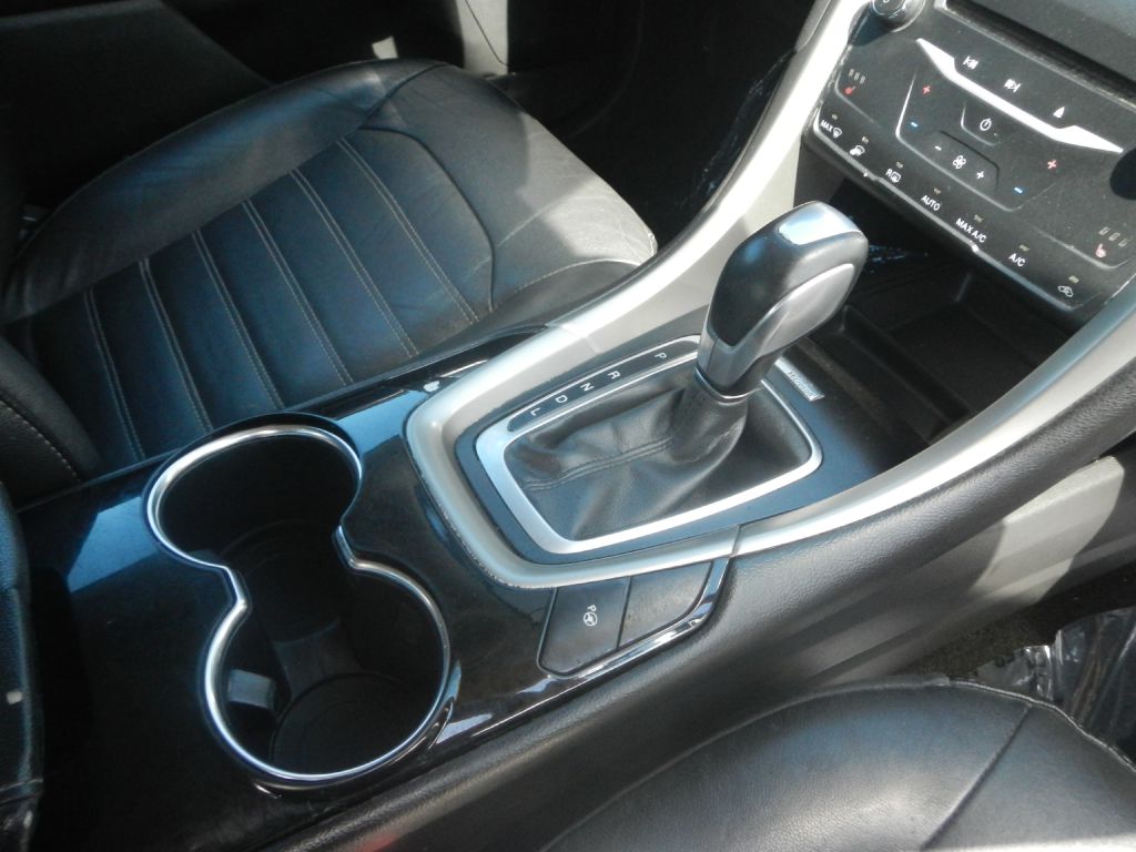 Photo 24 of this FORD FUSION