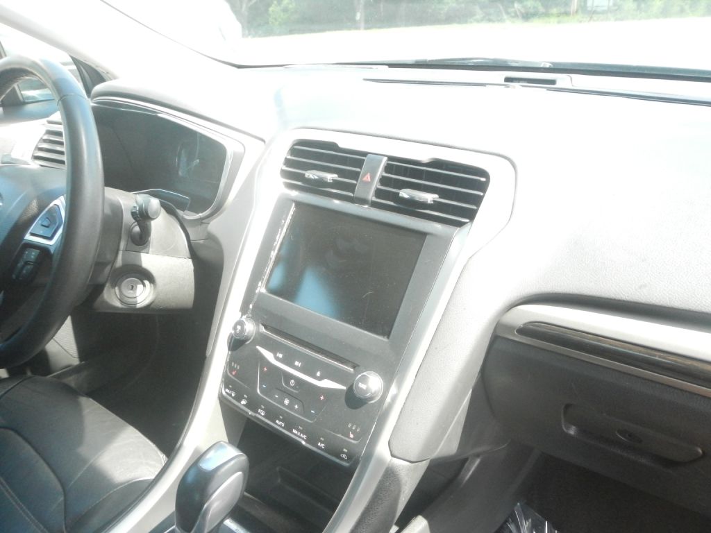 Photo 25 of this FORD FUSION