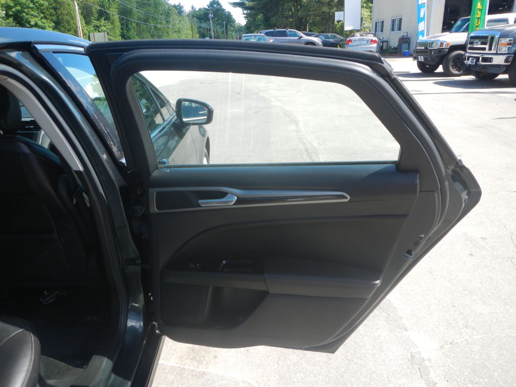 Photo 26 of this FORD FUSION