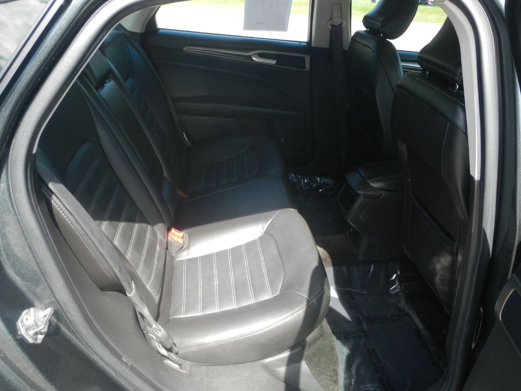 Photo 27 of this FORD FUSION