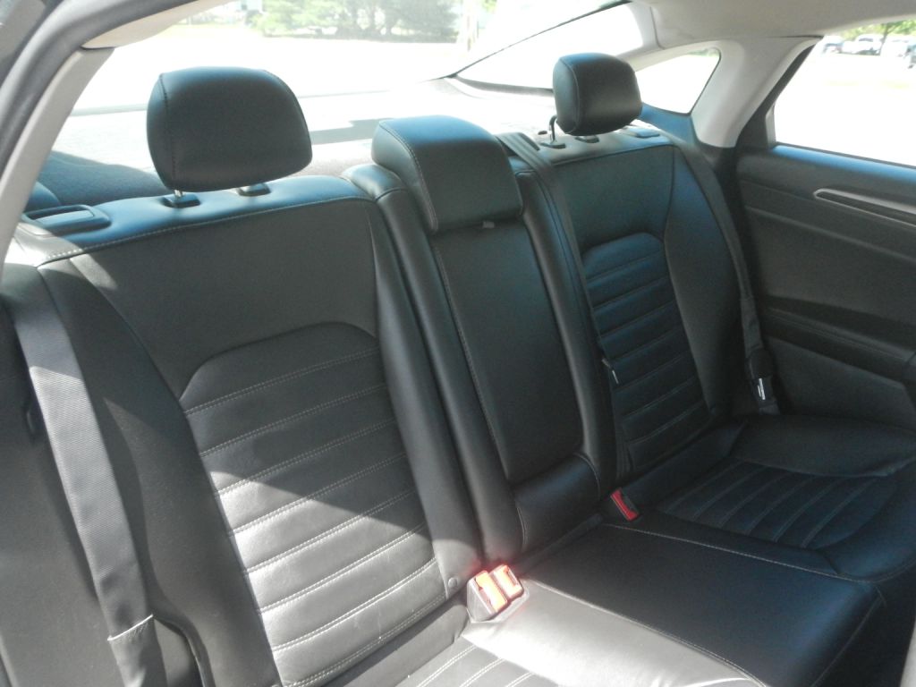 Photo 30 of this FORD FUSION