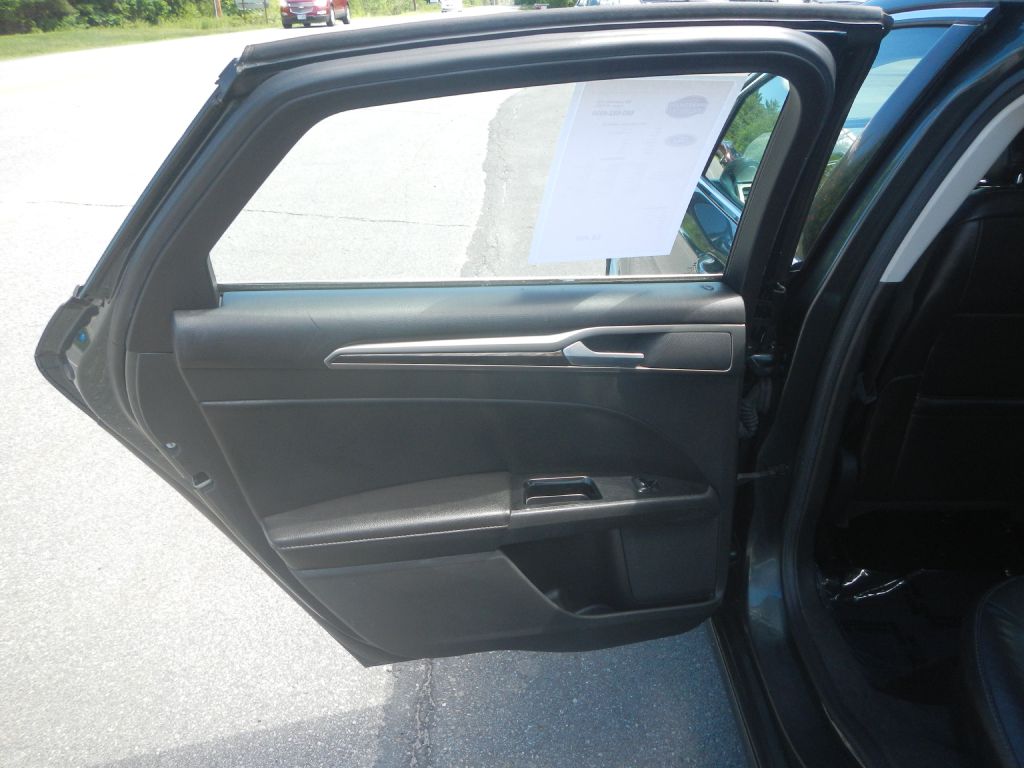 Photo 37 of this FORD FUSION
