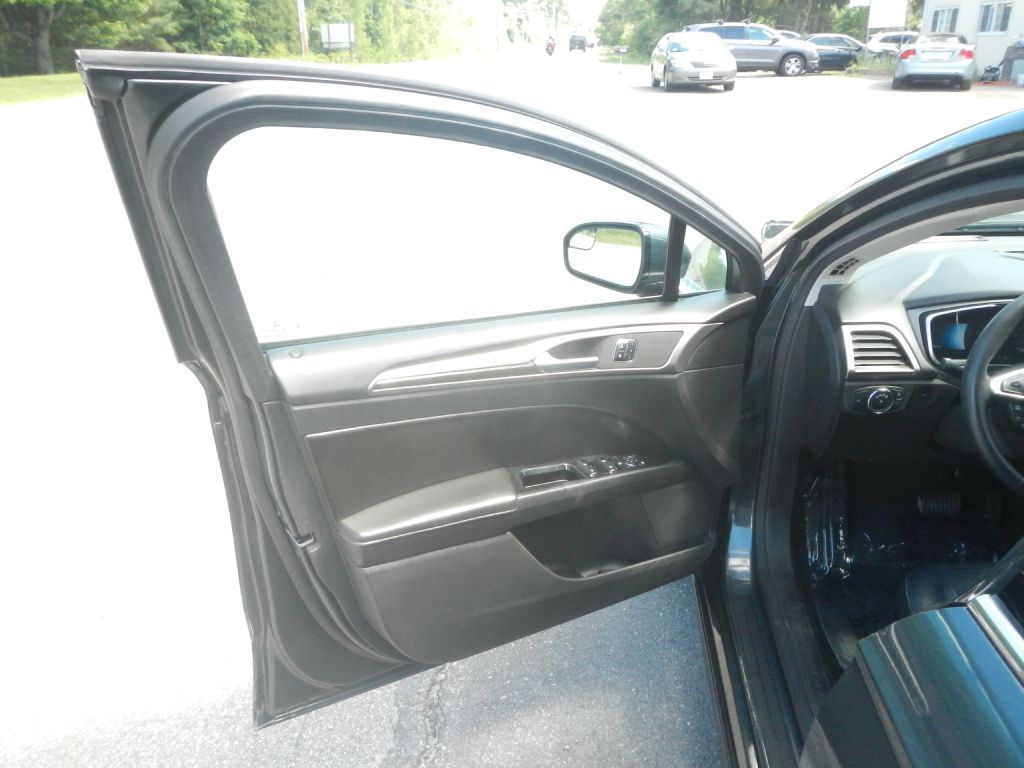 Photo 41 of this FORD FUSION