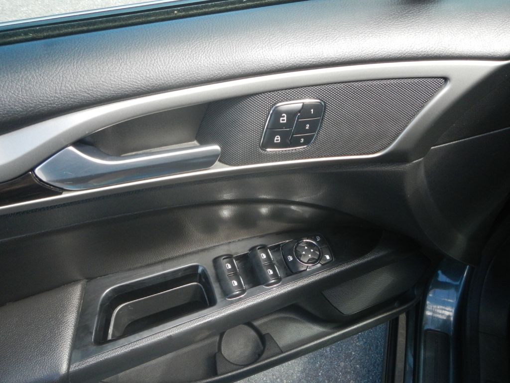 Photo 42 of this FORD FUSION