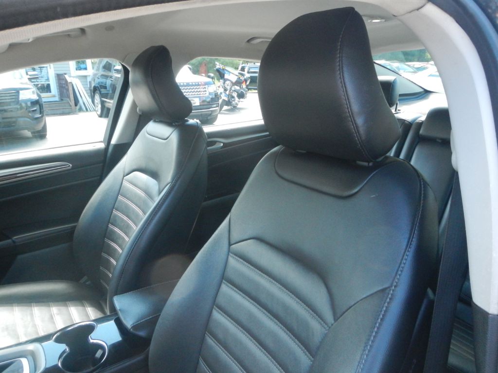 Photo 44 of this FORD FUSION