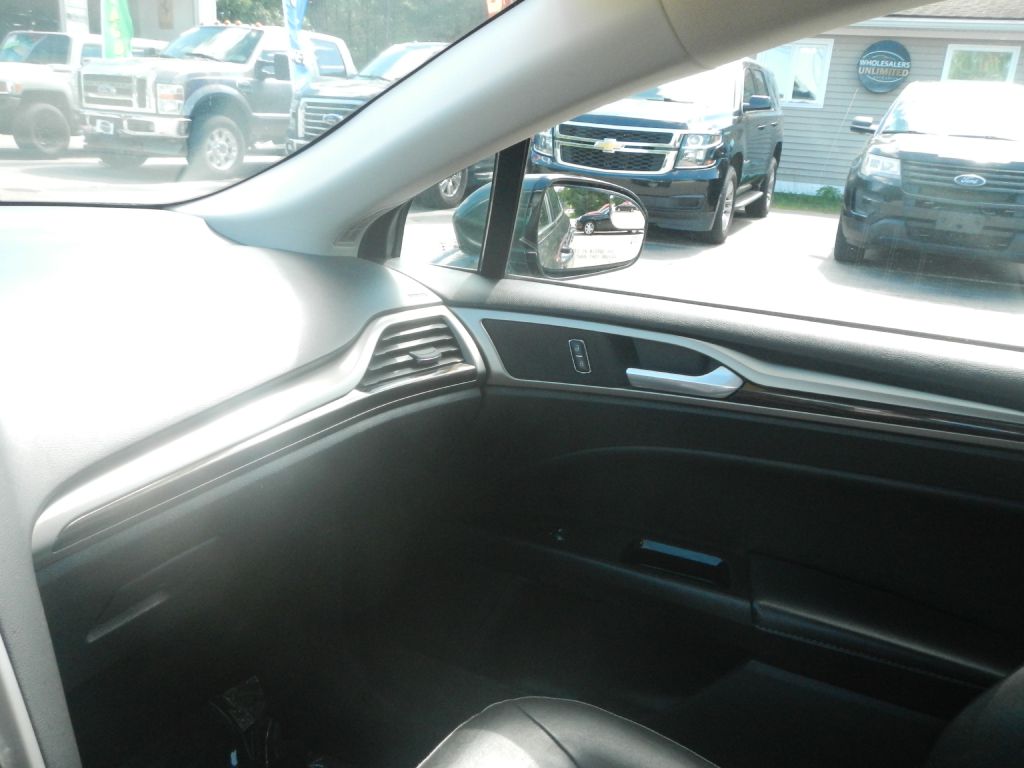 Photo 45 of this FORD FUSION