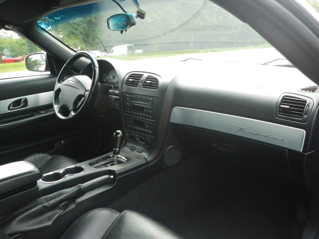 Photo 3 of this FORD THUNDERBIRD