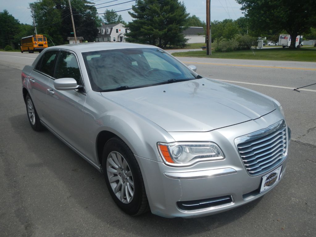 Photo 2 of this CHRYSLER 300