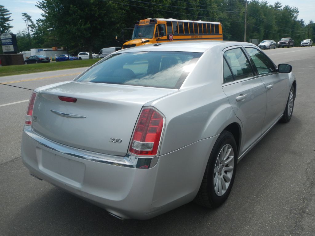 Photo 6 of this CHRYSLER 300